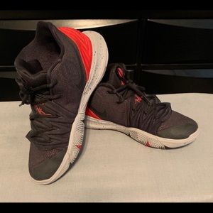 Men’s Nike Kyrie 5’s....lightly worn.